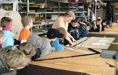 Besuch der Grundschule Exter in der Produktion