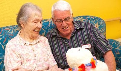 gespendetes Sofa im Simionstift Vlotho